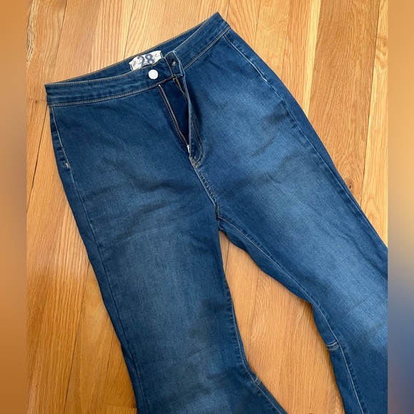 New Women’s Fit & Flared High Waisted Jeans - Picture 3 of 4